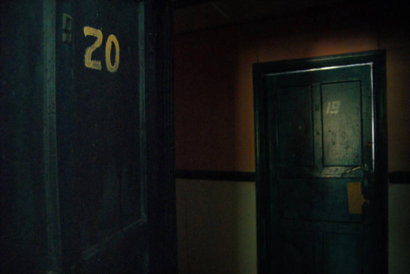 无人,横图,室内,门,哈萨克斯坦,标志,数字,文字,字符,走廊,标识,绿色,摄影,阿拉伯数字,中亚,贫穷,破败,阿拉木图,彩图