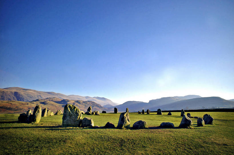 无人,横图,室外,白天,旅游,度假,美景,山,山脉,建筑,英国,许多,圆形,地平线,地形,景观,田地,辽阔,地面,很多,娱乐,草,风景,天空,自然,地标建筑,享受,休闲,广阔,景色,放松,摄影,宁静,一望无际,自然风光,北欧,延伸,英国文化,万里无云,天地相交,无边无际,一马平川,古代史,坎布里亚,卡塞里格石圈,史前时代,彩图,旅行