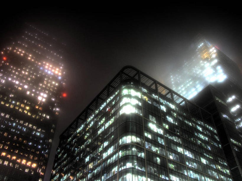 无人,横图,室外,夜晚,运动模糊,长时间曝光,仰视,雾,窗户,城市,建筑,摩天大楼,英国,欧洲,伦敦,光亮,首都,办公大楼,摄影,照亮,西欧,北欧,大不列颠,金丝雀码头,大不列颠及北爱尔兰联合王国,大不列颠及爱尔兰联合王国,雾都,彩图,低角度拍摄,旅行,大不列颠王国,大英帝国,联合王国,日不落帝国