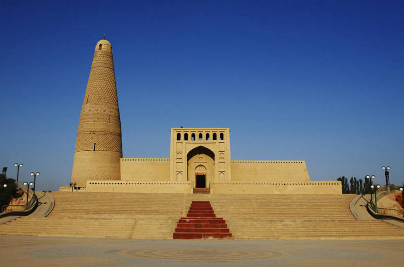 无人,横图,室外,白天,留白,建筑,塔,历史,台阶,天空,地标建筑,摄影,宗教,尖塔,中国文化,清真寺,丝绸之路,吐鲁番,万里无云,新疆维吾尔自治区,彩图,旅行