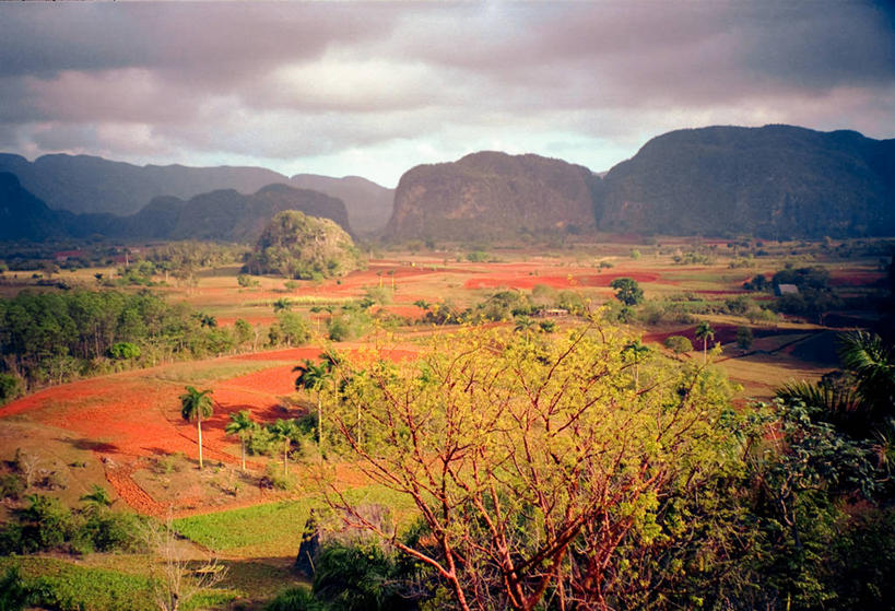 无人,横图,室外,旅游,度假,石头,美景,日落,山,山脉,峡谷,多云,古巴,石子,地形,景观,田地,山谷,娱乐,树,风景,天空,自然,黄昏,享受,休闲,景色,放松,摄影,宁静,气候,热带气候,拉丁美洲,岩层,自然风光,比那尔德里奥,石块,岩石,彩图
