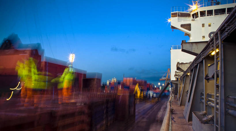 无人,码头,横图,室外,运动模糊,多次曝光,港口,建筑,船,葡萄牙,欧洲,集装箱,光亮,首都,货柜,里斯本,容器,箱子,运输,摄影,照亮,里斯本区,货运,南欧,装货,物流,伊比利亚半岛,葡萄牙共和国,彩图,摆渡口,埠头,渡口,渡头,港湾,海港,货运码头,口岸,商港,海上运输