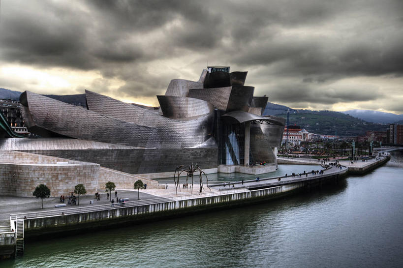 博物馆,码头,横图,室外,白天,河流,城市,港口,建筑,雕塑,西班牙,艺术,蜘蛛,云,许多人,现代,树,一群人,摄影,人行桥,伊比利亚半岛,巴斯克自治区,毕尔巴鄂,古根汉姆博物馆,比斯开省,彩图,摆渡口,埠头,渡口,渡头,港湾,海港,货运码头,口岸,商港