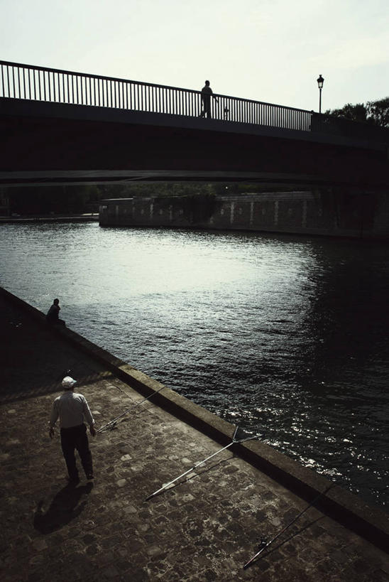 三个人,站,竖图,俯视,室外,河流,城市,法国,巴黎,河岸,桥,首都,摄影,宁静,塞纳河,剪影,中欧,法兰西岛大区,步行,彩图,高角度拍摄