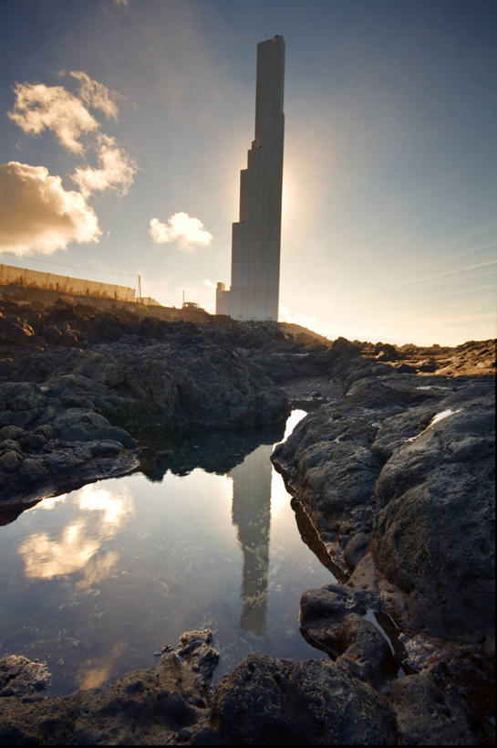 无人,竖图,室外,白天,道路,建筑,日光,西班牙,非洲,对称,反射,信息,云,灯塔,交通,方向,现代,白色,黄昏,摄影,引导,指引,加纳利群岛,加那利群岛,剪影,伊比利亚半岛,首府,西班牙王国,阿非利加洲,航标,海外领地,特内里费岛,大西洋群岛,岩石,彩图,圣克鲁斯.德特内里费省,导航,圣克鲁斯.德特内里费