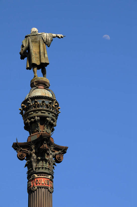 无人,竖图,室外,白天,留白,仰视,西班牙,巴塞罗那,指,标志,长袍,雕像,符号,柱子,月亮,指点,历史,标识,探索,摄影,指向,加泰隆尼亚,万里无云,青铜,哥伦布,性别符号,探险家,彩图,低角度拍摄,男性符号