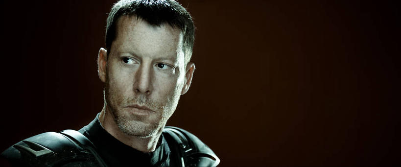 成年人,中年人,脸,头,脸颊,胡须,一个人,横图,全景,留白,正面,美国,仅一个男性,仅一个人,仅一个中年男性,注视,肩膀,观察,看,力量,斜视,摄影,褐色背景,观看,察看,鄙视,关注,肖像,防弹背心,藐视,讽刺,蔑视,嘲笑,维吉尼亚,英雄,男人,男性,中年男性,头部,胡子,络腮胡,脸部,脸蛋,面部,彩图,影棚拍摄,短发