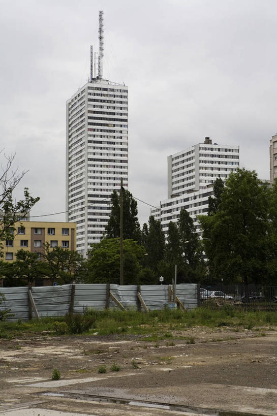 无人,竖图,室外,白天,仰视,多云,城市,建筑,街道,摩天大楼,法国,郊区,首都,摄影,悲哀,彩图,低角度拍摄