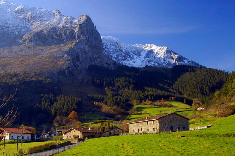无人,农场,横图,室外,白天,草地,雪山,西班牙,房屋,地形,风景,摄影,农舍,巴斯克自治区,彩图