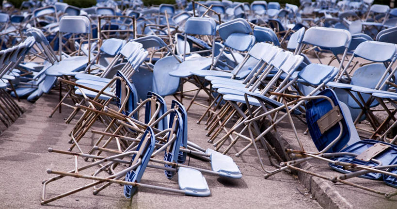 无人,横图,室外,白天,椅子,英国,许多,首都,很多,破坏,苏格兰,破损,蓝色,摄影,堆,损坏,多余,爱丁堡,彩图,混沌