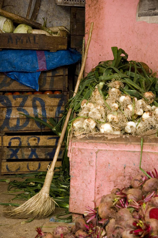 无人,商店,竖图,室外,白天,洋葱,叶子,非洲,摩洛哥,扫帚,数字,首都,架子,摄影,堆,健康食物,根甜菜,红菜头,甜菜根,菾菜,紫菜头,糖萝卜,阿非利加洲,拉巴特,摩洛哥王国,彩图