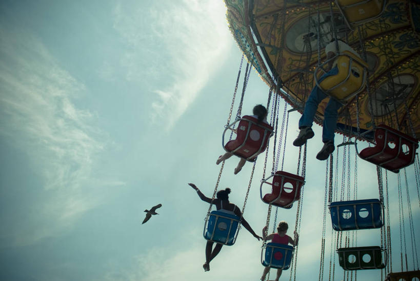 游乐园,坐,横图,室外,仰视,美国,鸟类,背面,乐趣,摄影,迅速,享乐,加利福尼亚,圣克鲁斯,旋转秋千,年轻人,休闲活动,彩图,低角度拍摄