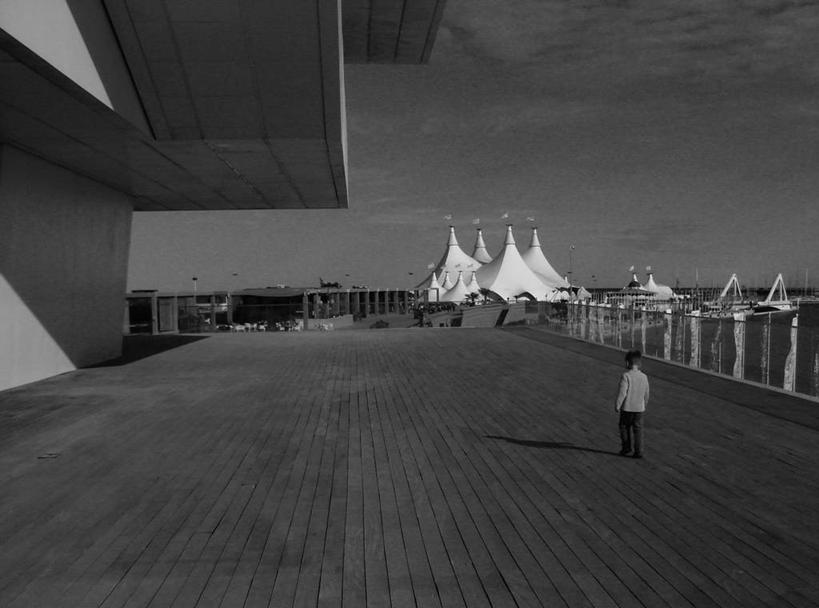 成年人,一个人,横图,黑白,室外,白天,船,西班牙,仅一个男性,背面,摄影,宁静,游艇码头,巴伦西亚省,步行,独处