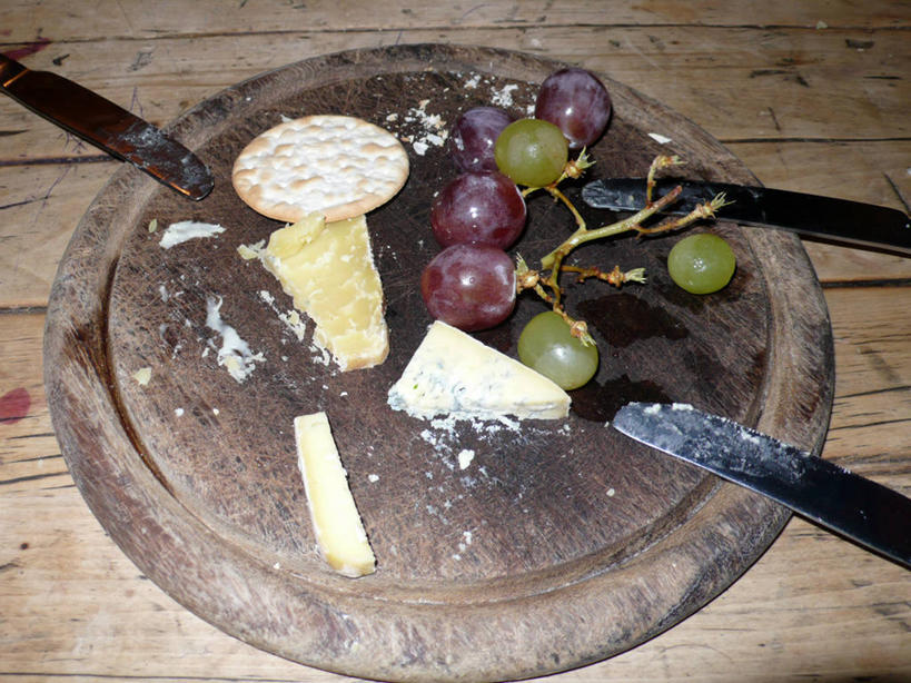 奶酪,无人,横图,葡萄,静物,英国,咬,木制,案板,首都,切块,饮食,摄影,多样,咬着,餐刀,健康食物,彩图,影棚拍摄,蓝纹乳酪,尝