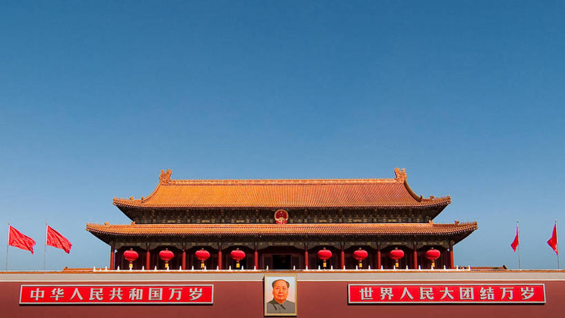 无人,故宫,天安门,横图,室外,白天,正面,绘画,建筑,旗帜,北京,一排,对称,艺术,整齐,毛泽东,标志,灯笼,符号,首都,古典,历史,文化,标识,排列,红色,工艺品,品味,摄影,美术,高雅,队列,中国文化,万里无云,美学,性别符号,古代文明,彩图,男性符号,过去