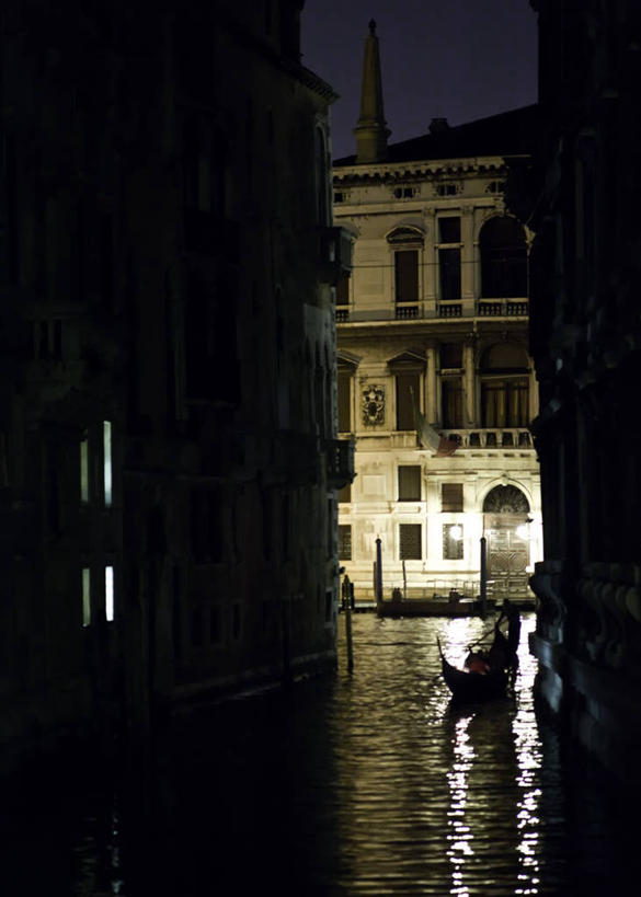 无人,竖图,室外,夜晚,夜生活,建筑,船,意大利,威尼斯,反射,古城,交通工具,摄影,照亮,舟,迷人,载具,意大利文化,彩图