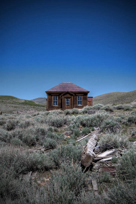 无人,竖图,室外,白天,仰视,旅游,度假,美景,山,美国,木制,地平线,景观,辽阔,地面,娱乐,草,自然,享受,休闲,广阔,景色,放松,摄影,一望无际,北美,北美洲,加利福尼亚,自然风光,延伸,美洲,加州,加利福尼亚州,万里无云,金州,黄金州,天地相交,北亚美利加洲,亚美利加洲,无边无际,一马平川,莫诺县,波地州立历史公园,彩图,低角度拍摄,小屋,美利坚合众国