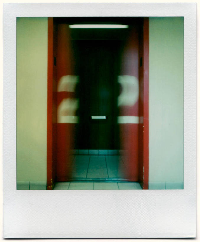 无人,竖图,室内,白天,留白,运动模糊,长时间曝光,门,电梯,美国,开,标志,数字,文字,字符,标识,红色,摄影,阿拉伯数字,彩图