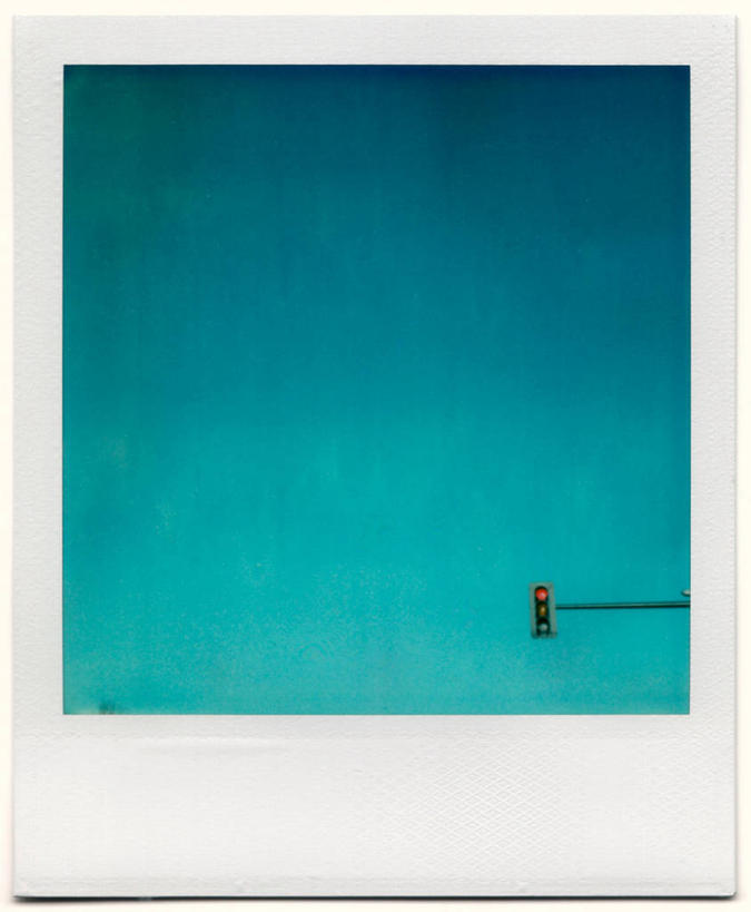 无人,竖图,室外,白天,留白,美国,红绿灯,一个,蓝色,运输,摄影,红灯,单个,指导,万里无云,危险,彩图