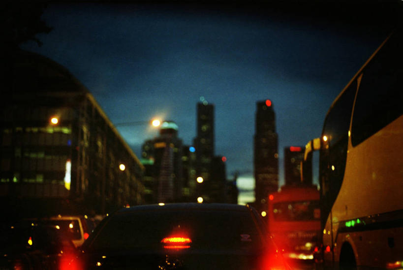 无人,横图,室外,夜晚,城市,摩天大楼,汽车,新加坡,交通,运输,摄影,照亮,散焦,彩图,交通堵塞