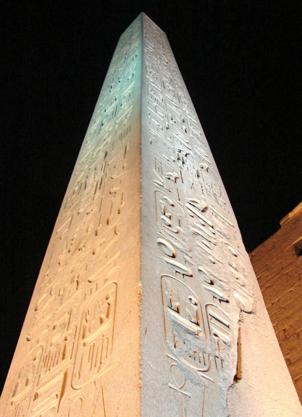 无人,竖图,室外,夜晚,仰视,埃及,历史,摄影,中东,象形文字,鲁克索神殿,古埃及文明,古代文明,美术工艺,彩图,低角度拍摄,过去,埃及卢克索