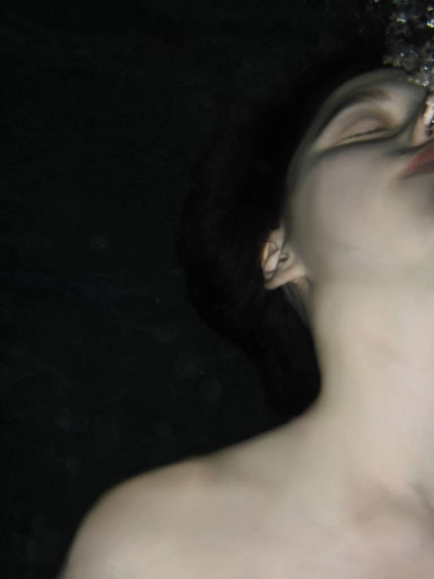 儿童,少年,一个人,竖图,特写,纯洁,水下,美国,仅一个男性,仅一个年轻女性,仅一个女性,仅一个人,黑色背景,仅一个年轻男性,小孩,泡泡,可爱,童年,童趣,摄影,宁静,部分,脆弱,童真,烂漫,无邪,天真,男人,男性,年轻男性,年轻女性,女人,女性,孩子,闭着眼睛,仰头,彩图,埃文斯维尔