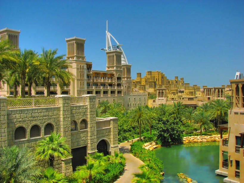 无人,横图,室外,白天,天际线,城市,建筑,棕榈树,地平线,辽阔,地面,地标建筑,广阔,财富,摄影,一望无际,延伸,阿拉伯联合酋长国,迪拜,万里无云,天地相交,无边无际,一马平川,彩图,广角拍摄