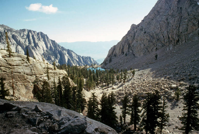 无人,横图,俯视,室外,白天,旅游,度假,湖,美景,森林,山,美国,地平线,地形,景观,辽阔,地面,宏伟,娱乐,风景,天空,自然,享受,休闲,广阔,景色,放松,摄影,宁静,一望无际,加利福尼亚,自然风光,延伸,天地相交,无边无际,一马平川,惠特尼山,自然地理,彩图,高角度拍摄