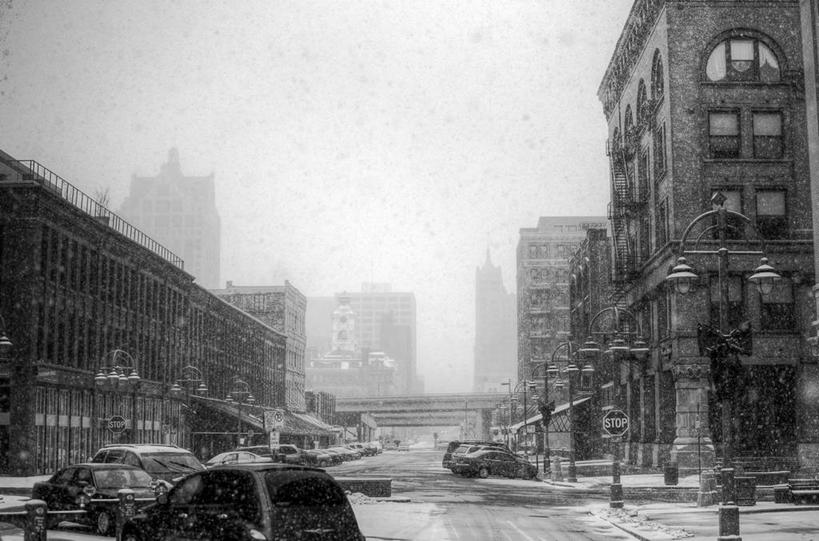 无人,横图,黑白,室外,白天,建筑,街道,汽车,美国,纹路,纹理,冬天,下雪,寒冷,运输,摄影,北美,北美洲,美洲,高架桥,威斯康辛州,肌理,北亚美利加洲,亚美利加洲,威斯康星,威斯康星州,威斯康辛,权皮之州,獾穴之州,美洲獾之州,獾州,奶制品之州,密尔沃基,美利坚合众国