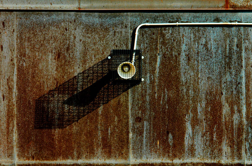 无人,横图,室外,白天,通讯,机器,加拿大,生锈,金属,墙,树荫,笼子,音响,设备,喇叭,摄影,保护,腐蚀,侵蚀,扬声器,器件,腐化,锈迹斑斑,彩图,电声换能器