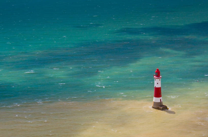 无人,横图,俯视,航拍,室外,白天,留白,海洋,道路,英国,条纹,信息,沙子,地形,灯塔,交通,方向,摄影,引导,指引,鸟瞰,航标,伊斯特本,海滩,彩图,高角度拍摄,导航