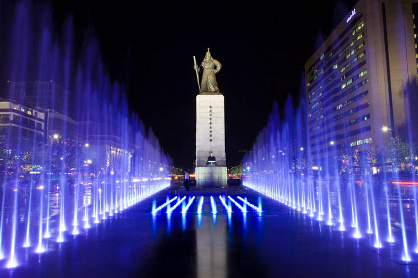 无人,横图,室外,夜晚,喷泉,景福宫,首尔,雕像,首都,历史,蓝色,地标建筑,摄影,照亮,透视图,彩图,泛光照明