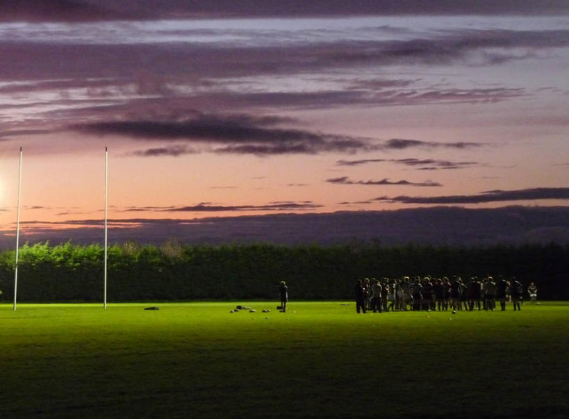 成年人,同事,橄榄球场,横图,室外,旅游,度假,成功,合作,团队,集体,信心,橄榄球,美景,球门,景观,云,黎明,许多人,娱乐,队伍,自然,草皮,一群人,享受,休闲,景色,放松,摄影,宁静,领导,成就,自然风光,合伙,领袖,彩图
