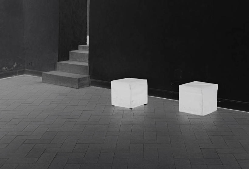 无人,横图,黑白,室内,室外,白天,发光,立方体,台阶,摄影,简单,几何形状,设计
