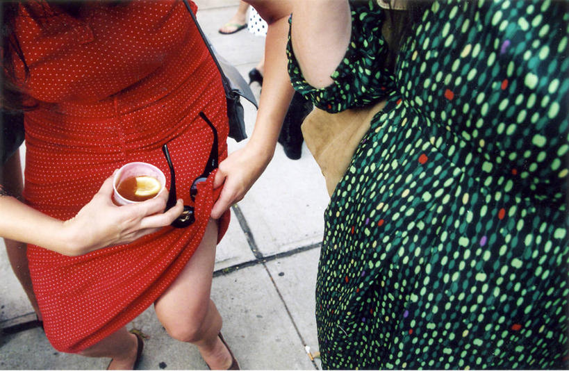 成年人,两个人,横图,俯视,室外,特写,白天,时尚,美国,杯,拿着,太阳镜,摄影,生活方式,式样,布鲁克林,女人,清洗,彩图,高角度拍摄