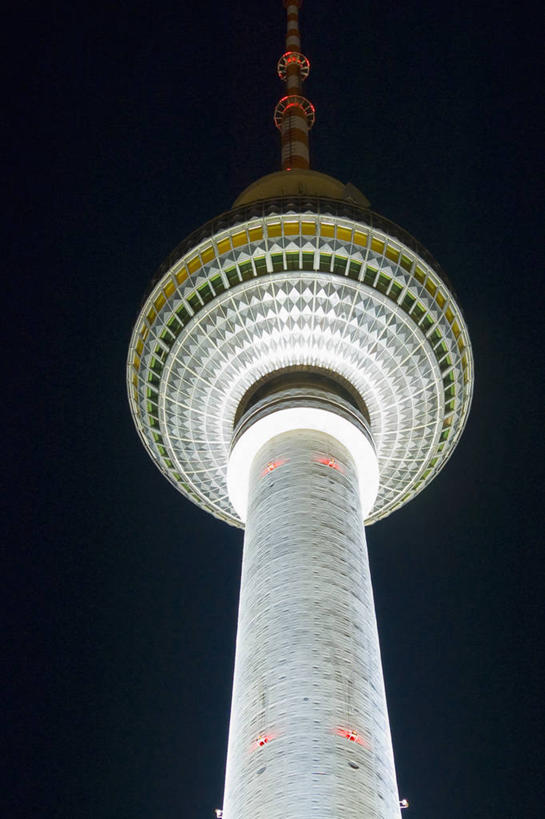 无人,竖图,室外,夜晚,仰视,通讯,德国,塔,尖顶,首都,柏林,摄影,照亮,无线电通信塔,柏林电视塔,彩图,低角度拍摄