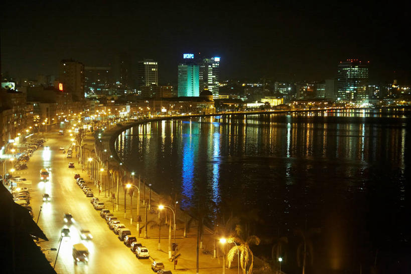 无人,码头,横图,室外,夜晚,港口,建筑,街道,路灯,汽车,安哥拉,罗安达,反射,首都,摄影,照亮,彩图,摆渡口,埠头,渡口,渡头,港湾,海港,货运码头,口岸,商港