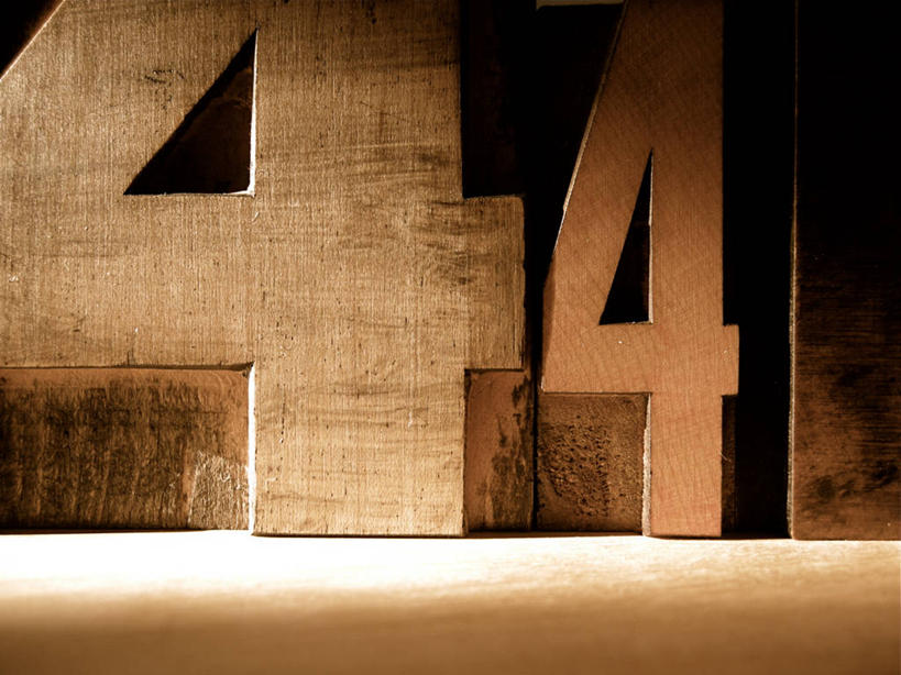 无人,横图,一排,丰富,整齐,木制,标志,数字,文字,字符,标识,排列,两个,摄影,阿拉伯数字,块状,多样,队列,数学,彩图,影棚拍摄,凸版印刷