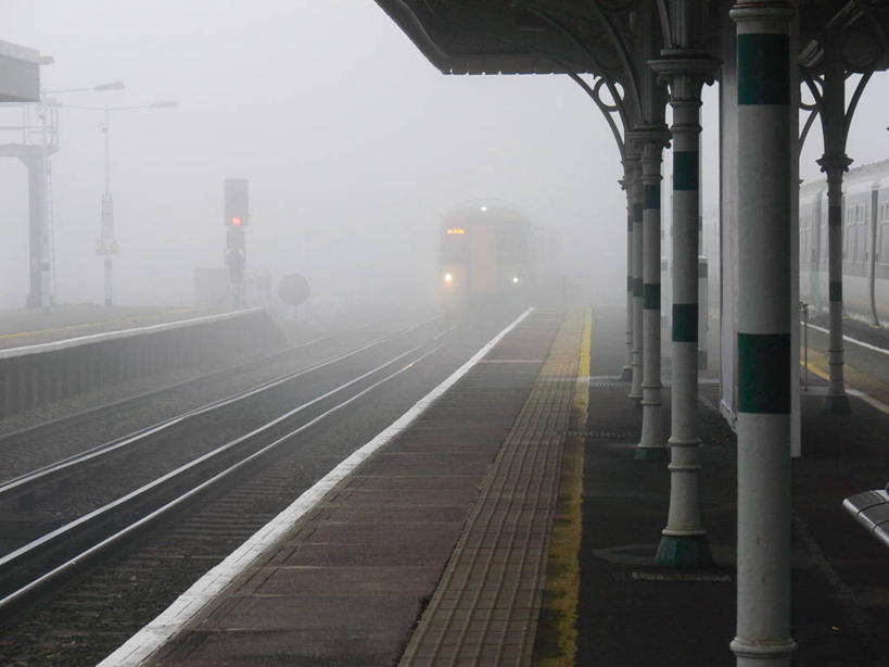 无人,火车站,横图,室外,白天,度假,旅途,雾,火车,车站,英国,站台,首都,月台,运输,摄影,彩图,旅行,铁路车站,铁路站