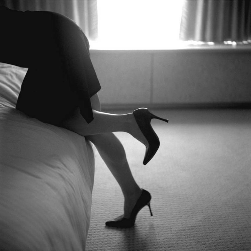 东方人,成年人,中年人,老年人,一个人,方图,黑白,室内,高跟鞋,窗户,卧室,日本,亚洲,仅一个女性,仅一个人,准备,黄种人,仅一个中年女性,日本人,摄影,早晨,宫崎县,女人,女性,中年女性,亚洲人,彩图