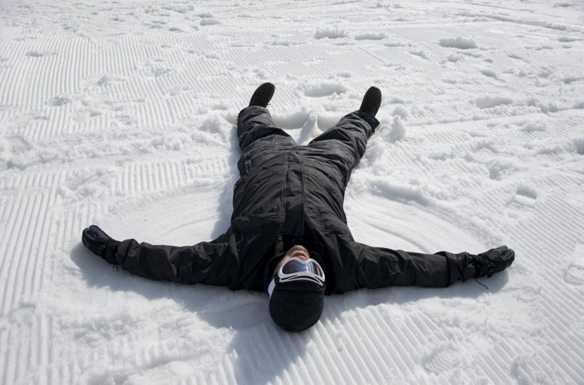 西方人,成年人,一个人,横图,室外,白天,雪,帽子,奥地利,欧洲,欧洲人,仅一个男性,仅一个人,冬天,仅一个年轻男性,寒冷,摄影,滑雪镜,滑雪服,编织帽,无忧无虑,男人,男性,年轻男性,白种人,年轻人,休闲活动,仰卧,彩图