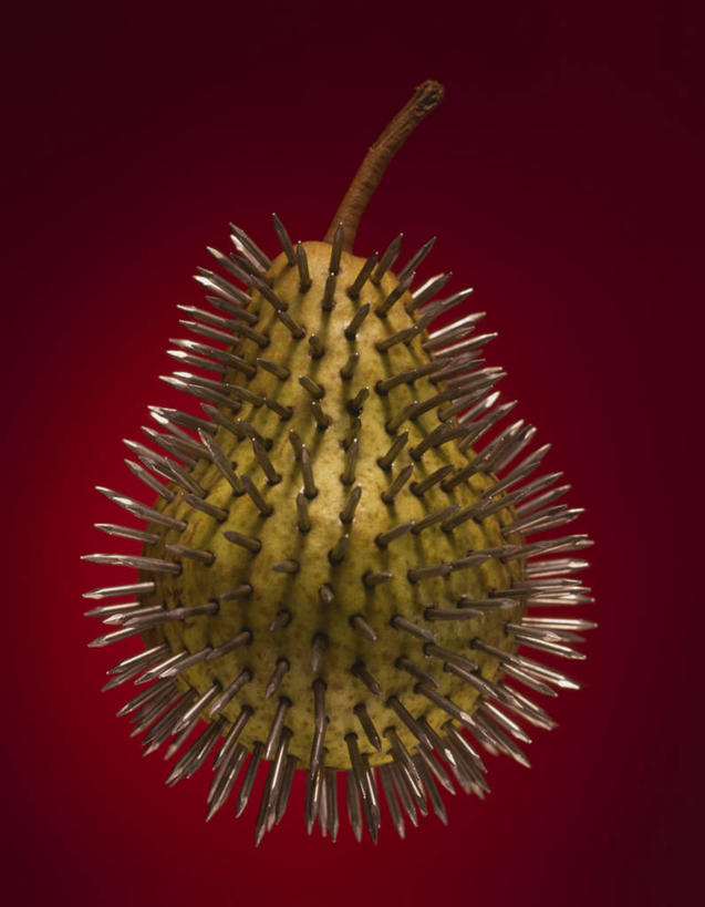 无人,竖图,梨,停靠,红色背景,钉子,半空,警告,一个,警示,摄影,单个,保护,禁止,提醒,提示,停泊,限制,荆棘,计算机制图,危险,彩图,影棚拍摄