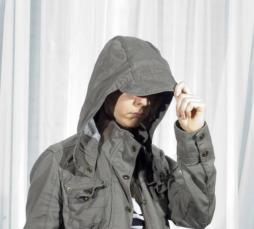 成年人,中年人,脸,头,脸颊,一个人,举,横图,室内,特写,窗帘,德国,仅一个女性,仅一个人,慕尼黑,肩膀,低头,托,仅一个中年女性,个性,摄影,巴伐利亚,垂头,茄克,想法,女人,女性,中年女性,头部,脸部,脸蛋,面部,触摸,举起,举手,举着,向上举,向上伸,向上托,彩图,风帽,态度