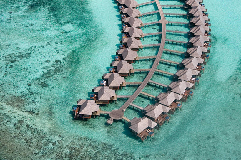 无人,码头,横图,俯视,航拍,室外,白天,旅游,度假,建筑,马尔代夫,一排,弯曲,整齐,娱乐,排列,享受,休闲,放松,摄影,平房,宁静,印度洋,鸟瞰,队列,海景,彩图,高角度拍摄