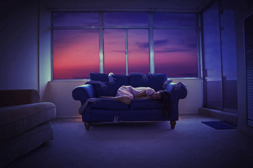 成年人,手,躺,横图,室内,神秘,窗户,沙发,加拿大,五个人,停靠,睡衣,警告,数码合成,黄昏,幻想,警示,人体,摄影,禁止,怪异,提醒,窗框,起居室,恐怖,提示,停泊,限制,多伦多,邪恶,惊骇,危险,年轻女性,年轻人,手臂,睡觉,彩图