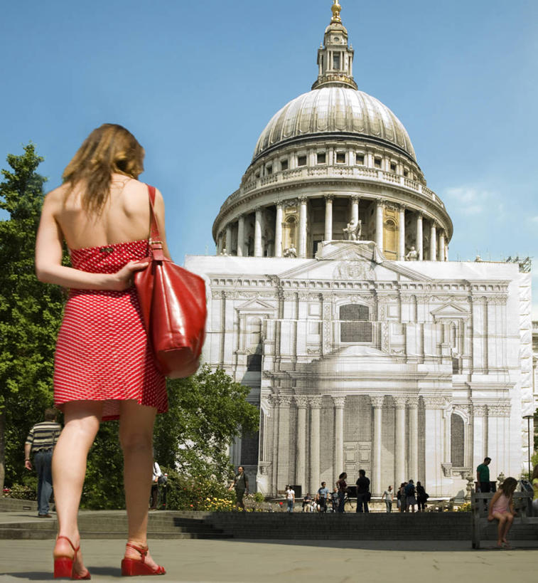 成年人,一个人,竖图,室外,白天,建筑,仅一个女性,行人,游客,游人,首都,圣保罗大教堂,路人,旅客,背面,红色,摄影,英国文化,过客,步行,彩图,太阳裙
