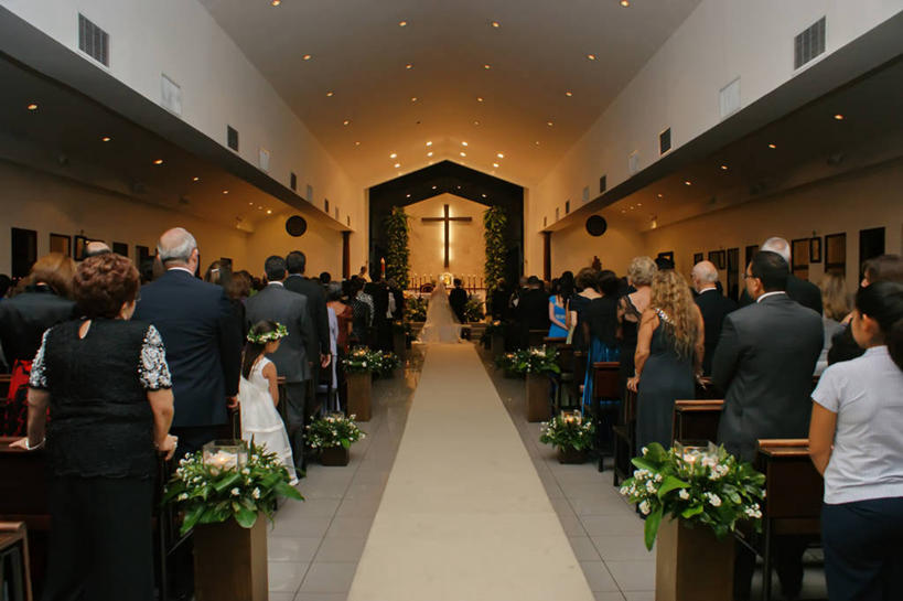 成年人,中年人,老年人,丈夫,妻子,新娘,新郎,教堂,横图,室内,婚纱,婚礼,快乐,建筑,正装,庆祝,并排,十字架,许多人,结婚,背面,插花,一群人,喜庆,摄影,纪念,誓言,事件,祭坛,合伙,异性恋,开端,团结,男人,男性,女人,女性,彩图,爱,高兴,承诺,结婚证词,证词