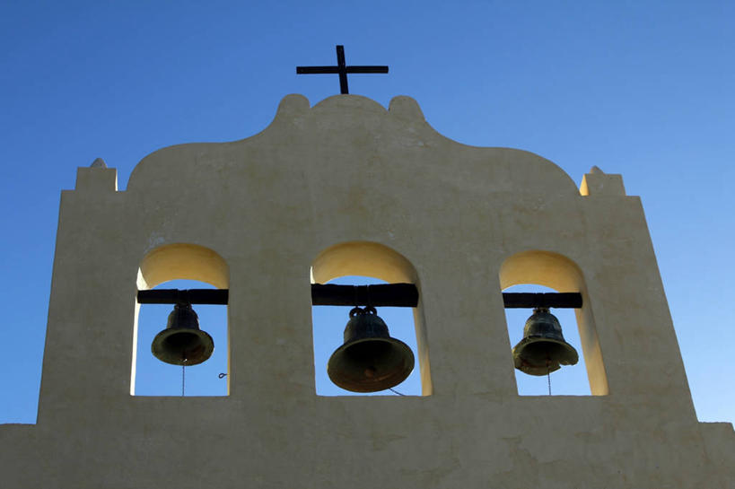 无人,教堂,横图,室外,白天,仰视,建筑,阿根廷,十字架,钟楼,南美,摄影,宗教,宁静,基督教,简单,拉丁美洲,万里无云,灵性,萨尔塔省,彩图,低角度拍摄