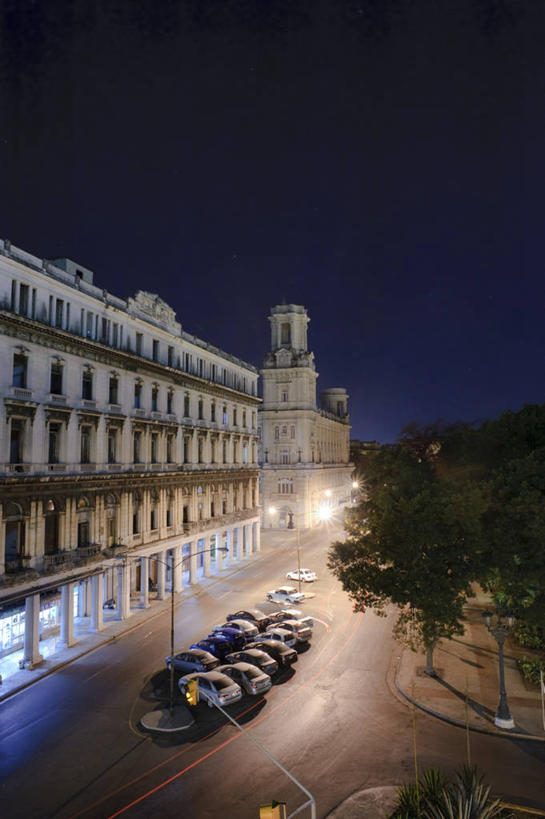 无人,竖图,俯视,室外,夜晚,度假,美景,城市风光,城市,建筑,街道,路灯,汽车,古巴,墨西哥,一排,整齐,景观,首都,娱乐,树,排列,享受,休闲,景色,放松,运输,摄影,宁静,照亮,北美,北美洲,中美洲,拉丁美洲,队列,美洲,哈瓦那,墨西哥城,北亚美利加洲,亚美利加洲,墨西哥合众国,仙人掌王国,联邦区,墨西哥国家美术宫,彩图,高角度拍摄