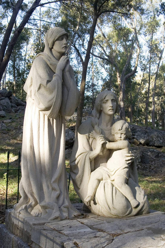 婴儿,成年人,无人,竖图,室外,树林,雕塑,阿根廷,雕像,纪念碑,艺术品,凝视,摄影,宗教,纪念,留念,安慰,基督教,拉丁美洲,忧虑,痛苦,怀念,悲哀,灵性,担心,女人,海滩,彩图,宽恕,过去